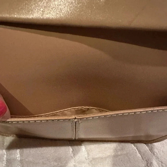 Massimo structured All leather shoulder bag in buttery tan medium size - Picture 5 of 10